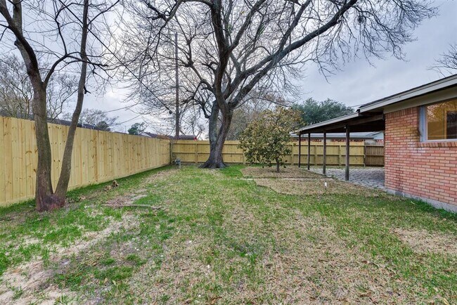 Building Photo - 2626 Hillshire Dr
