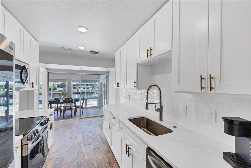 Building Photo - 510 Matares Dr