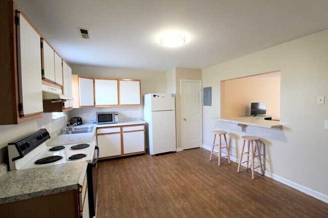 Building Photo - 577 Pheasant Run Cir