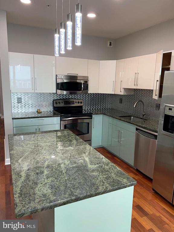 Building Photo - 901 N Penn St