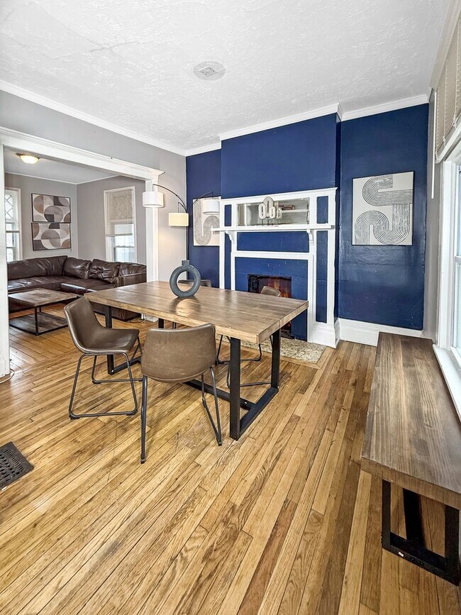 Building Photo - Fully Remodeled 4 Bed 2 Bath Home