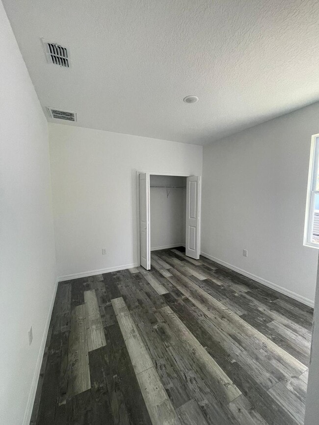 Building Photo - 915 Alsace St