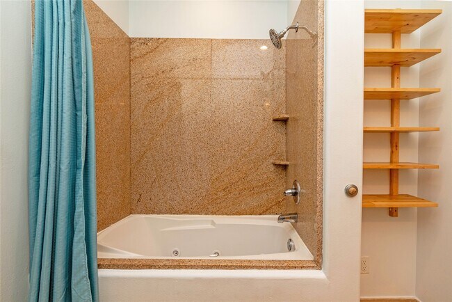 Building Photo - 9420 Seawall Blvd