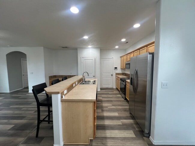 Building Photo - 3-Bed, 2.5-Bath Home Near Columbia Center ...