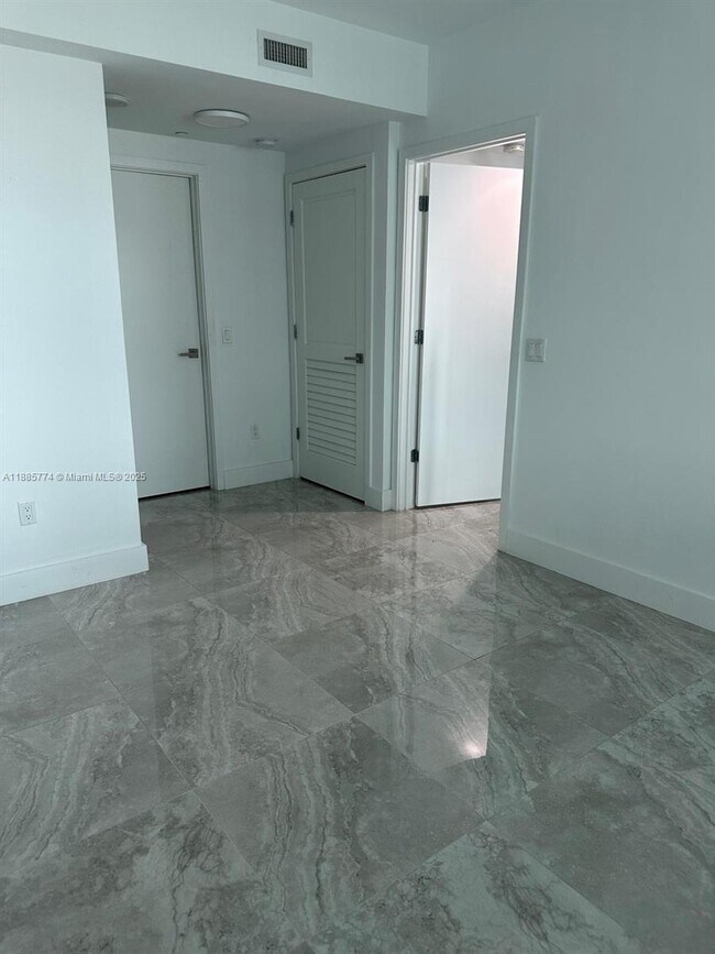 Building Photo - 1080 Brickell Ave