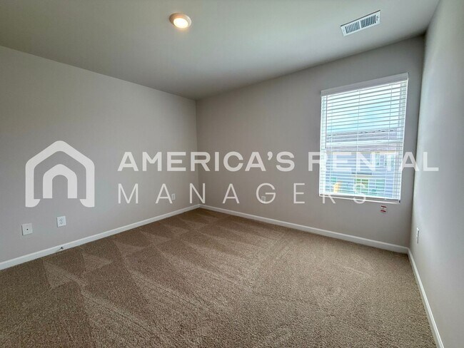 Building Photo - Home in Lincoln, AL for Rent! Available to View Now!