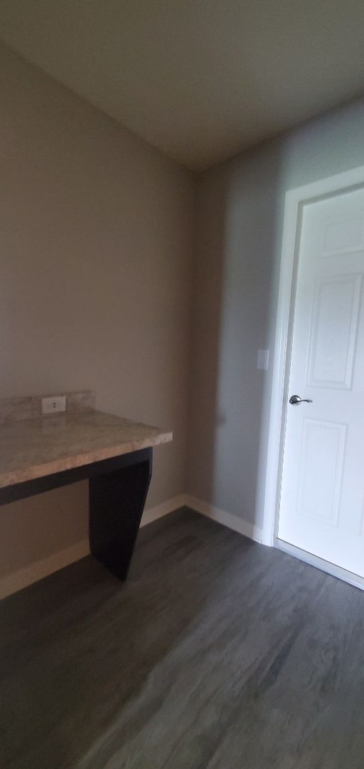 Building Photo - Like New!! 4-Bedroom, 2-Bathroom in Lakeland