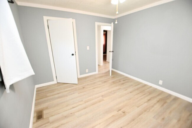 Building Photo - Northside Ranch style home near the riverwalk