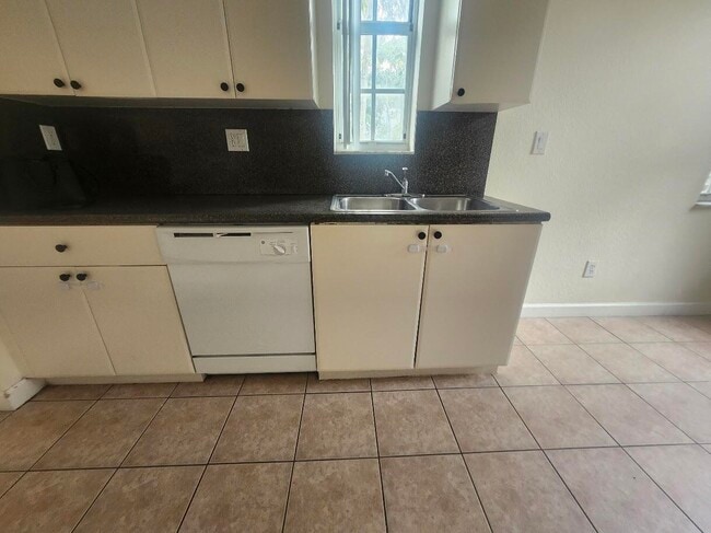 Building Photo - 3408 Shoma Dr