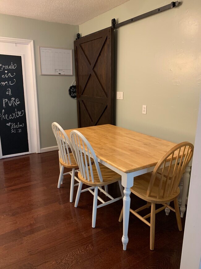 Dining area - 5628 Clearview Hills Dr