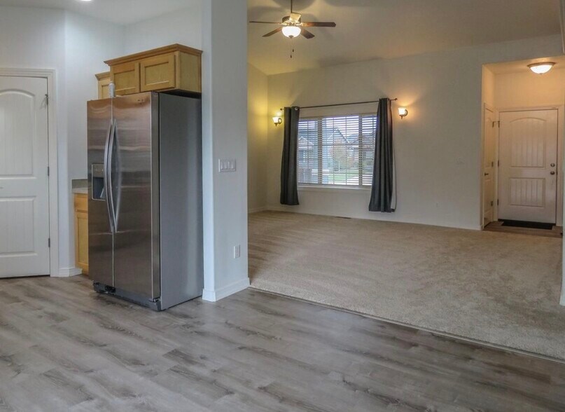 Building Photo - 758 Meadowlawn Pl