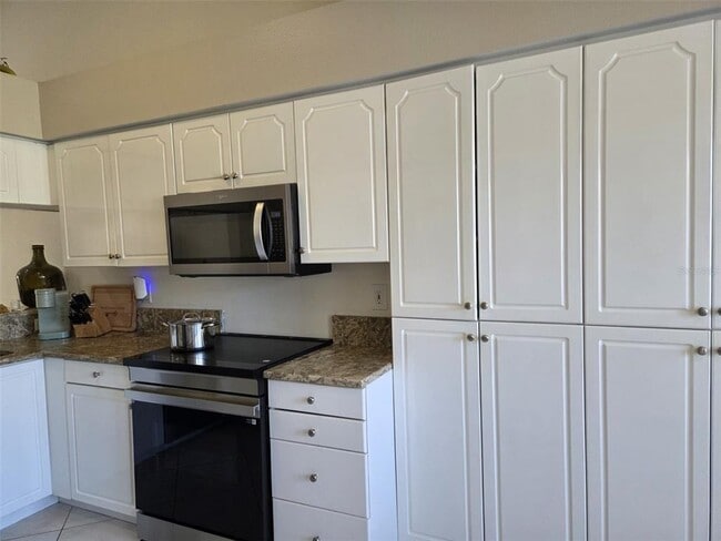 Building Photo - 2547 Estancia Blvd