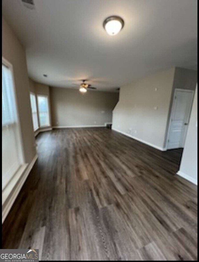 Building Photo - 118 Hidden Lake Cir