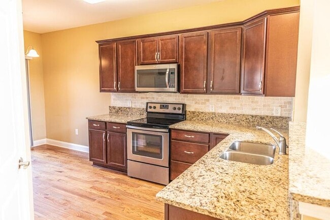 Building Photo - 113 Cypress Cir