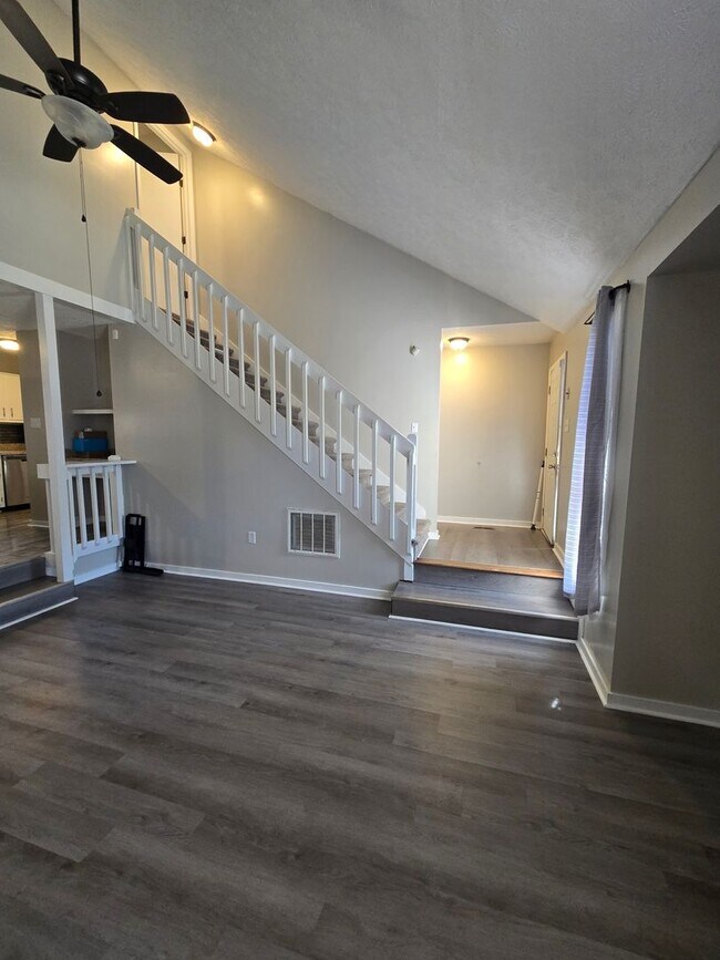 Building Photo - Townhome for rent