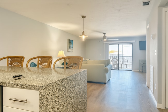 Building Photo - Beautiful Gulf Access Condo • Flexible Furnishing • 6 - 12 Month Rental