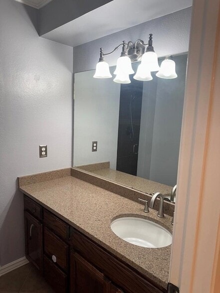 Building Photo - 403 Crenshaw Dr