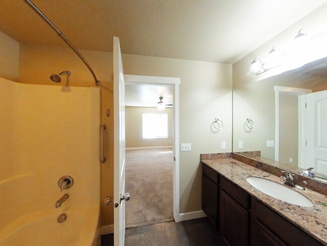 Building Photo - Snow-J3