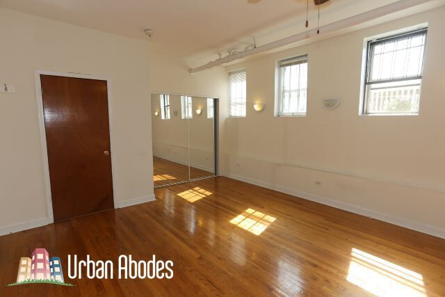 Building Photo - 816 W Waveland Ave