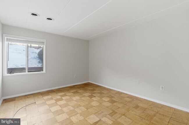 Building Photo - 2614 Fort Farnsworth Rd