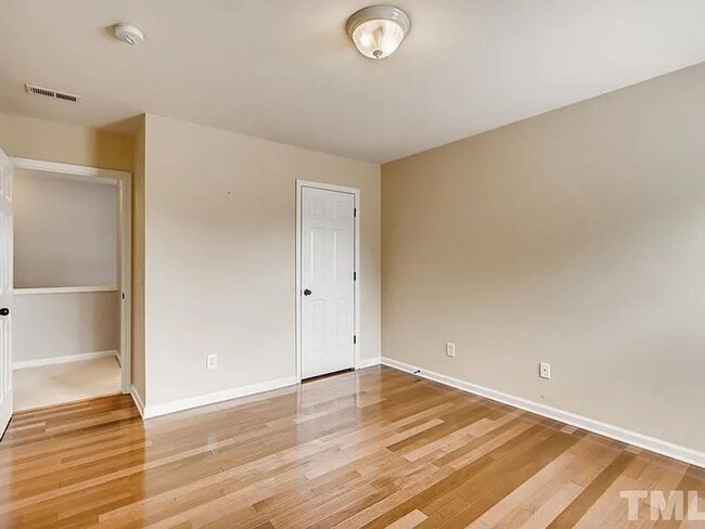 Building Photo - Elegant Long Lake Townhome | Hardwood Floors | 2-Car Garage | Pool