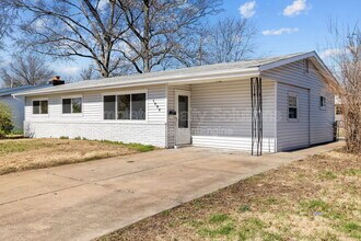 Building Photo - 1405 Flicker Dr