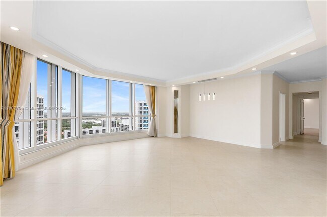 Building Photo - 21150 Point Pl