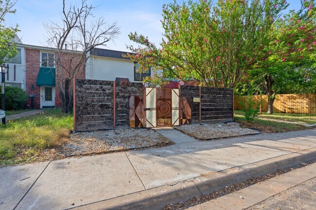 Building Photo - 5807 Coventry Ln