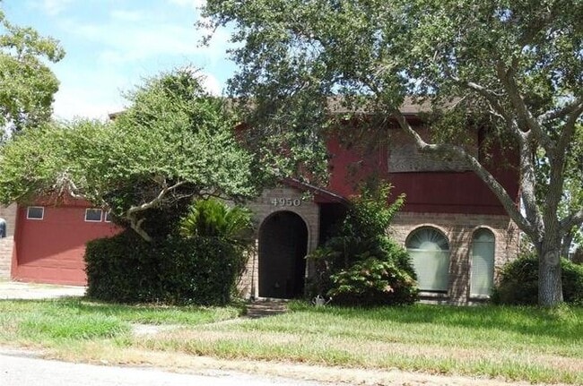 Building Photo - 4950 Elmhurst Ln