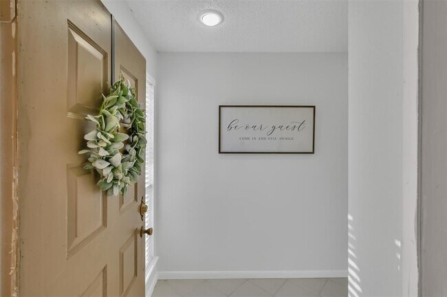 Building Photo - 207 Lakeview Terrace