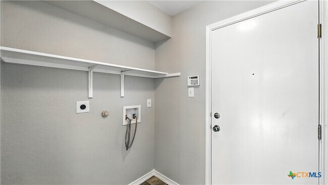 Building Photo - 2137 Dorman Dr