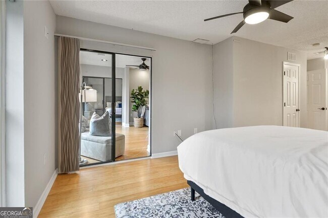 Building Photo - 1110 Pine Heights Dr NE