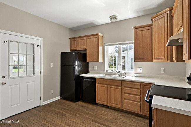 Building Photo - 75 Edgecomb St