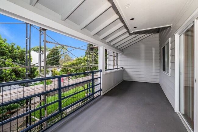 Building Photo - 2 Bedroom Condo in Highly Desirable Richmond Marina Bay!