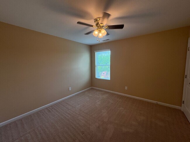 Building Photo - Gorgeous Sanford Home with Fenced Yard