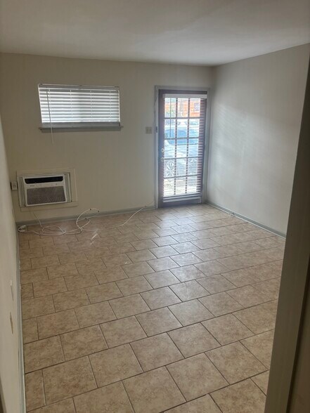 Building Photo - 837 N 6th St