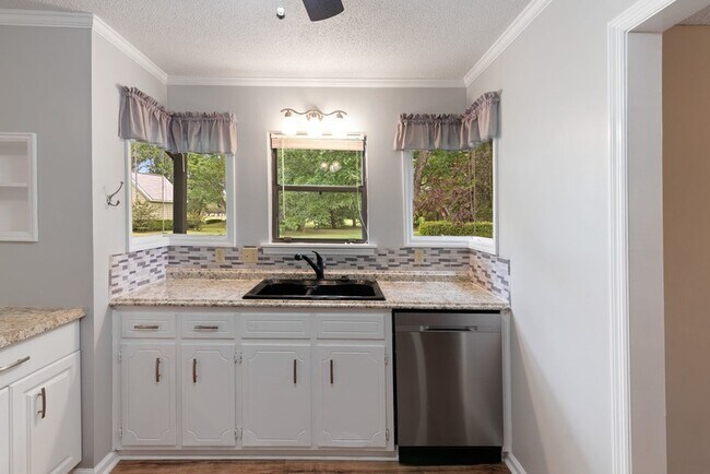 Building Photo - 4410 Goshen Lake Dr S