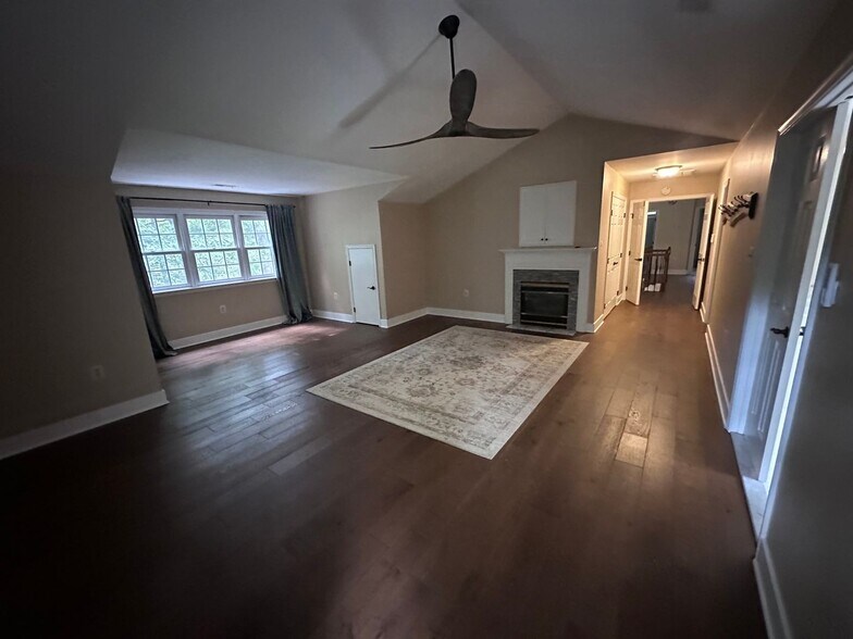 Building Photo - 10205 Chinkapin Dr