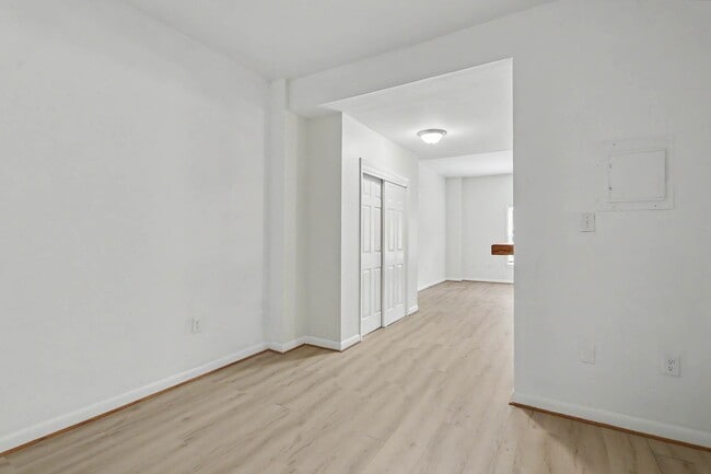 Building Photo - Spacious Studio condo