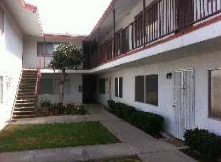 300 N Blythe Dr - 300 N Palm Dr