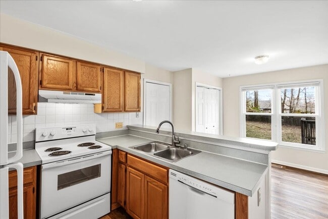 Building Photo - 10704 Live Oak Ct