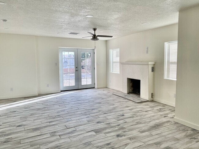 Building Photo - 4301 Mesa Grande Pl SE