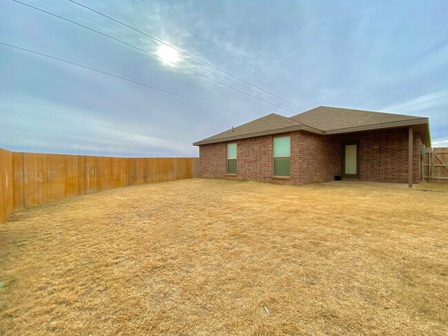 Building Photo - 3/2/2 Home in Windstone!