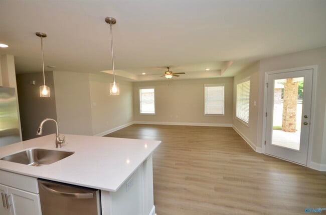 Building Photo - 3209 Chestnut Ct SE