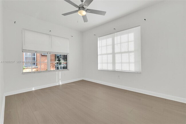 Building Photo - 963 SW 6th St