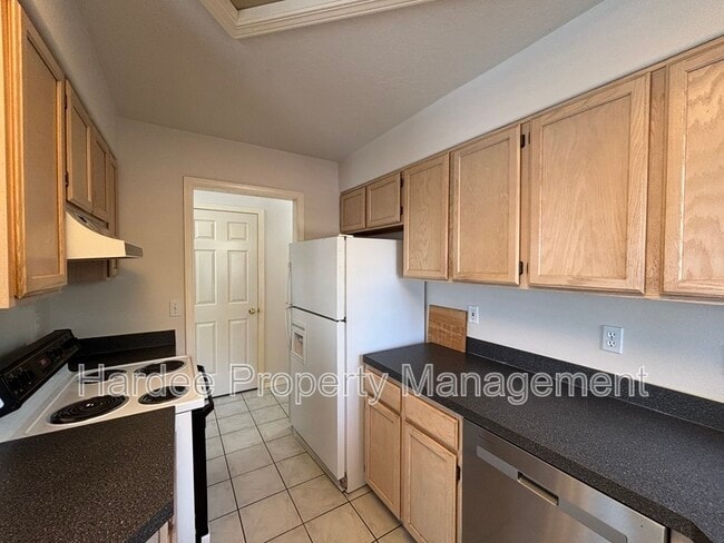 Building Photo - 688 S Gamay Ln