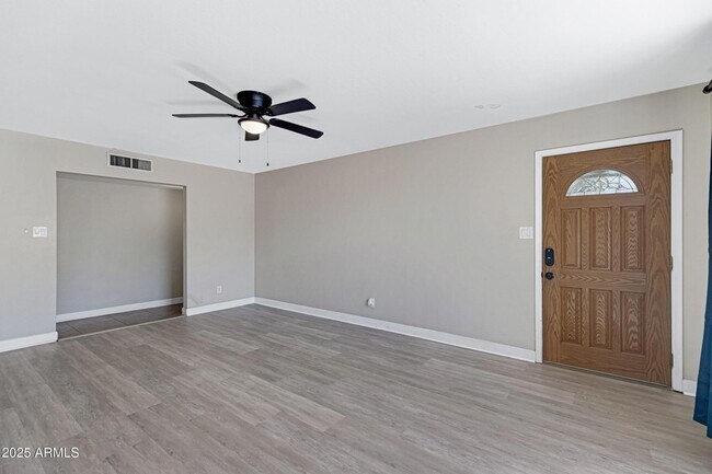 Building Photo - 110 W Del Rio Dr