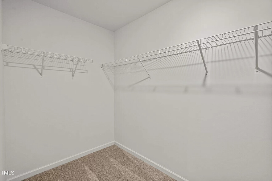 huge closet space in master bedroom - 1408 Latham Garden Dr