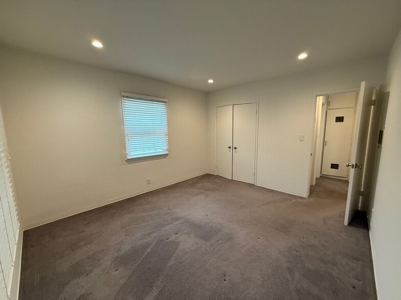 Building Photo - 811 S Catalina Ave