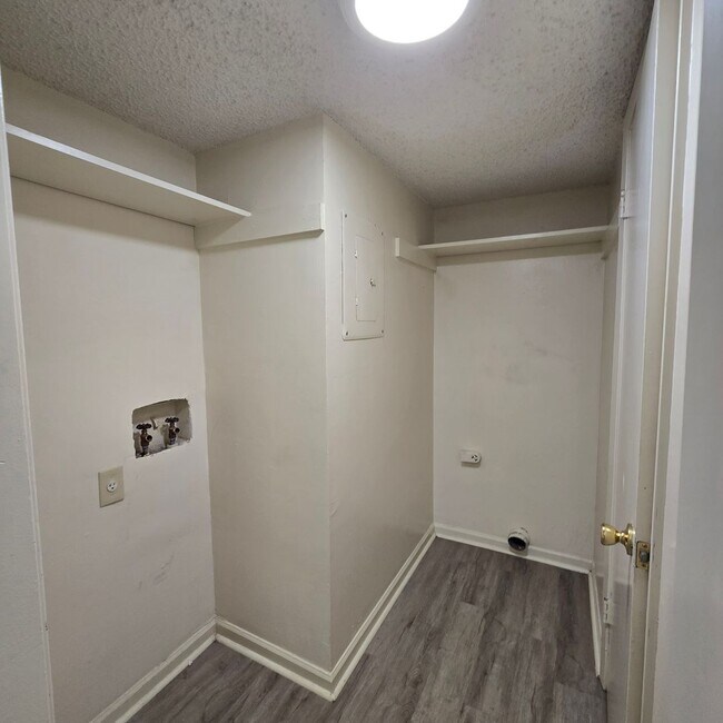 Building Photo - 8469 Governor Dr